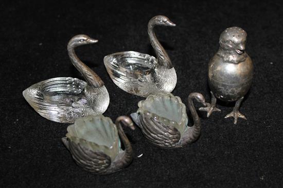 2 pairs of swan condiments and a plated bird pepperette